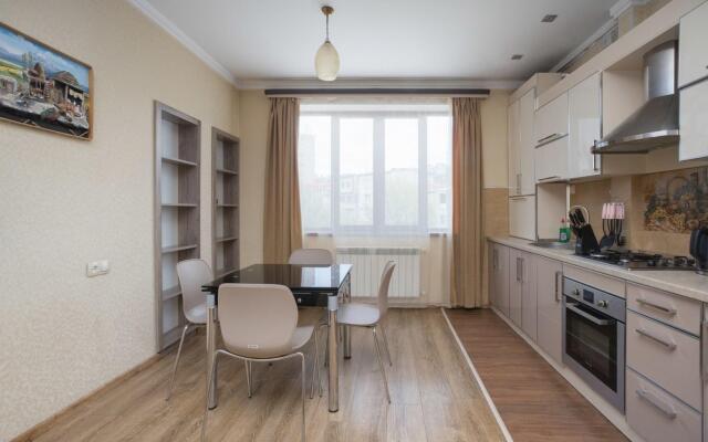 Stay Inn (Stay Inn) on Sayat-Nova Avenue 33