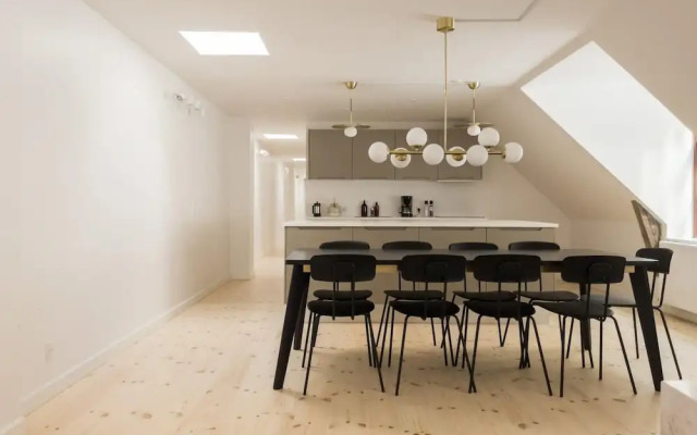 ★Central Apt · Newly Renovated · Shopping Street★