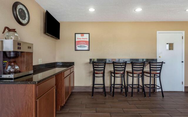 Econo Lodge North