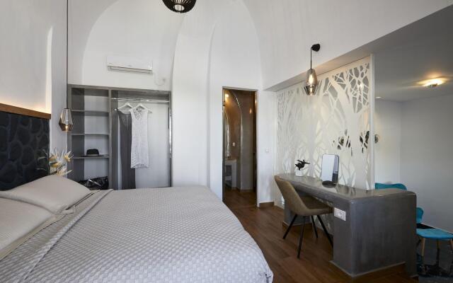 Oia Suites