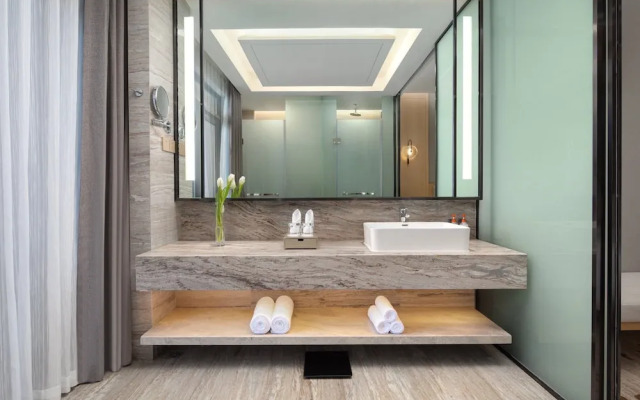 Crowne Plaza Zhoushan Seaview, an IHG Hotel