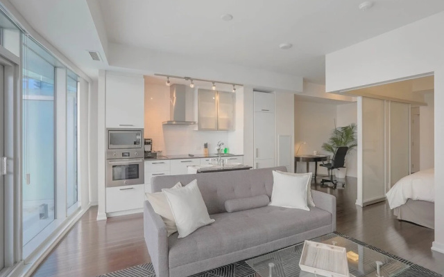 Noel Suites - York and Simcoe