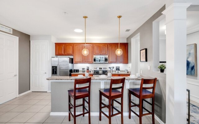 Vero`s Gem Deluxe 3 Bedroom Condo by RedAwning