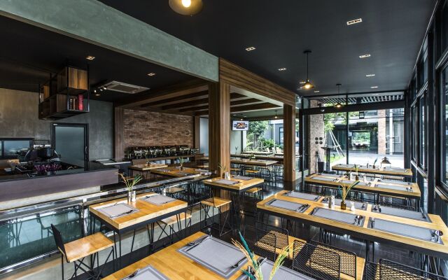 Cresco Hotel Buriram