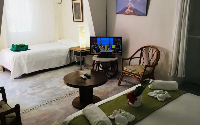 Maria's Kan Kin with Private Beach