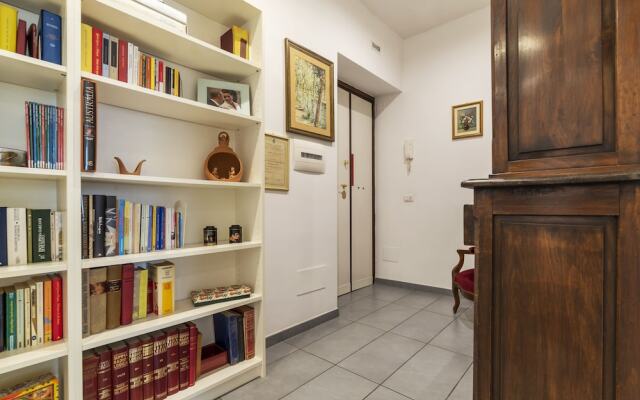 Porta Pia & Villa Torlonia Apartment with Balcony