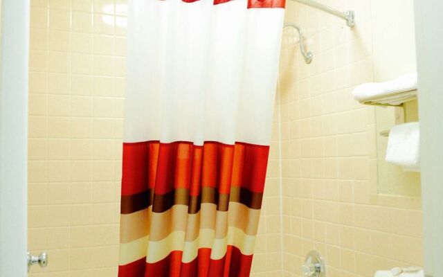 Red Roof Inn & Suites Commerce - Athens