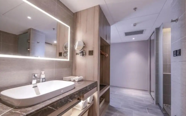 Atour Hotel (Nanjing Xingang Development Area)