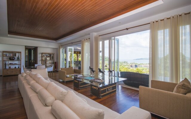 4-BR Seaview Villa with Large Pool at Surin Beach