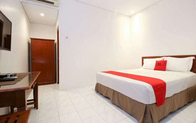 RedDoorz Plus near Alun Alun Selatan 2