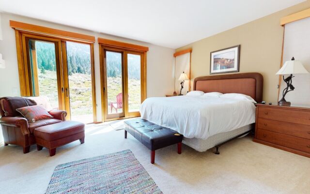 Snowcreek V 760 Pet-Friendly, Amazing Mountain Views, Private 2 Car Garage, Washer Dryer by RedAwning