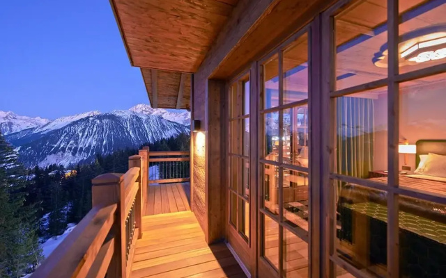 Apogee Courchevel, Oetker s