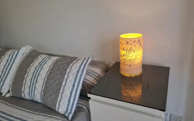 Peaceful Well Equipped Flat Near Central London