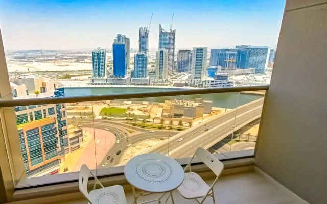 Whitesage - Elegant Studio With Balcony Overlooking The Canal