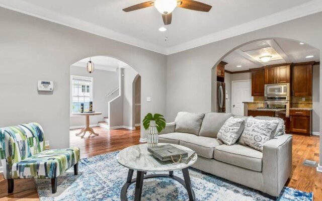 Gorgeous East Village Home Near Downtown Sleeps 12 5 bedrooms Coffee BBQ AC Parking