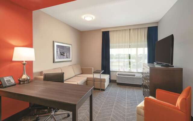 La Quinta Inn & Suites by Wyndham Opelika Auburn