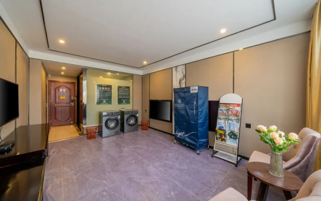 Pingxiang Guotai Hotel (Bus Terminal Food Street)