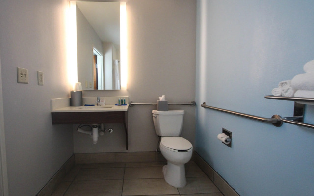 Holiday Inn Express Hotel & Suites Charleston-North by IHG