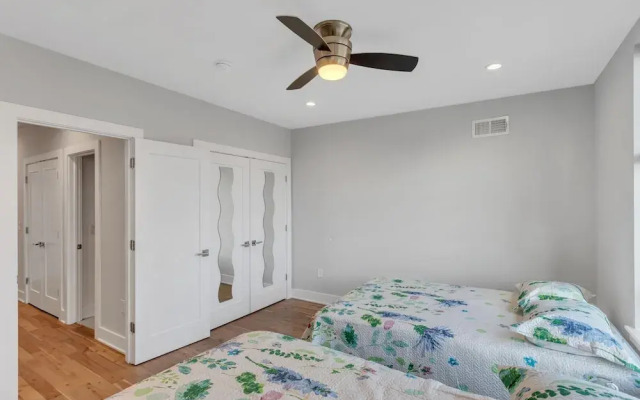 University City - Philadelphia 6 Bedroom Home by RedAwning