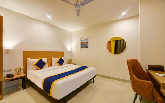 OYO Rooms 813 near Omaxe City Centre