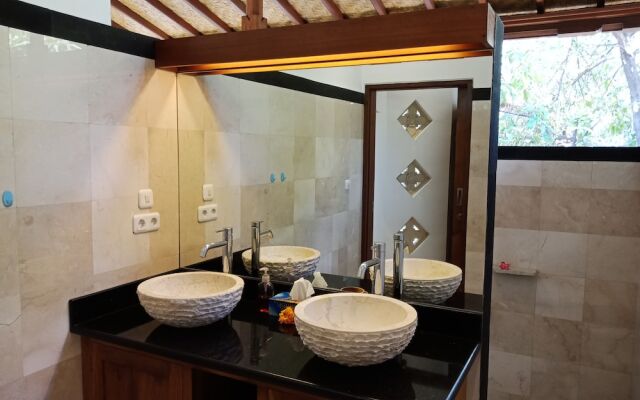 Teluk Indah Beach & Pool Villa