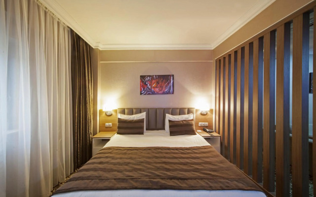 V Hotel Bencoolen