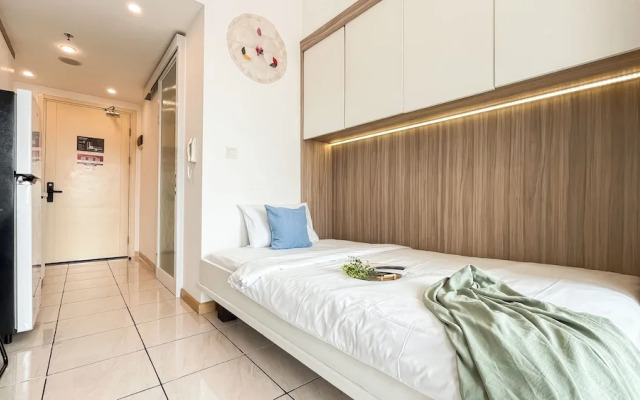 Modern Living Studio Room Apartment M-Town Residence