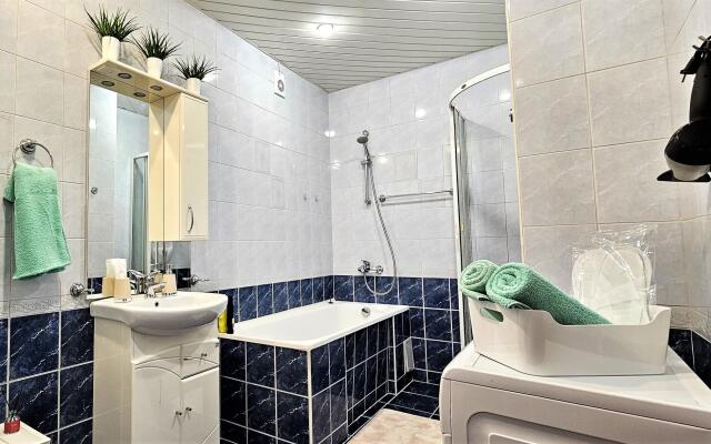 Apartment Good House on Griboyedov Street