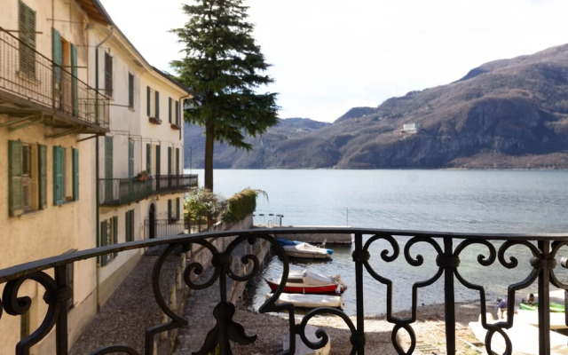 Mamma Ciccia Holiday Home - Lake Front Apartment