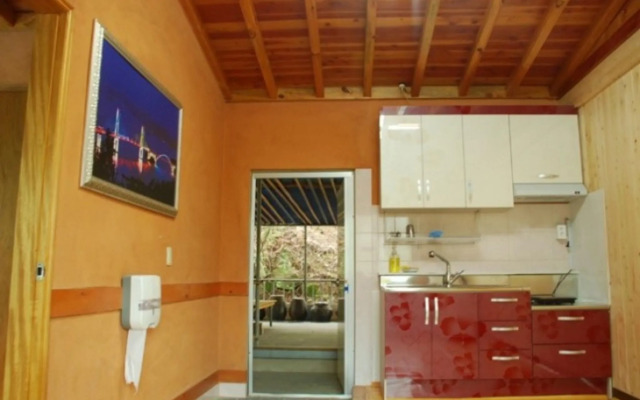 Sacheon Baegunimeomuneungot Pension