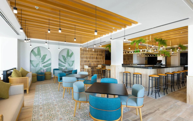 Courtyard By Marriott Cancun Airport