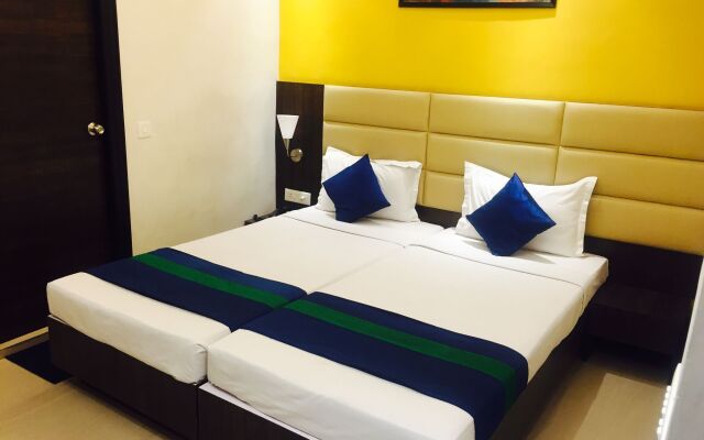 Hotel Crest Inn