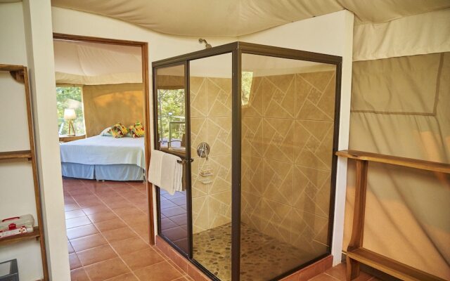 Manoas Luxury Camping and Villa Rentals