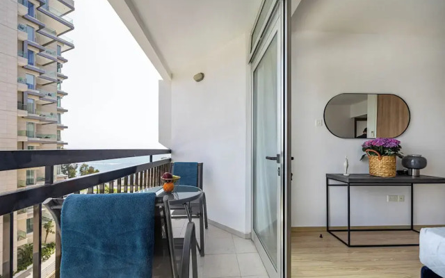 Marathon Beach Apartment With Shared Pool