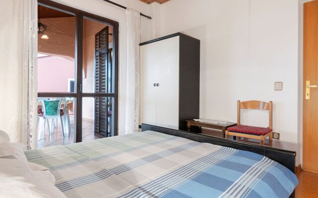 Peaceful Apartment in Poreč with Garden