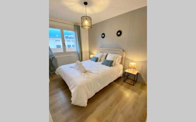 Le Continental Beau T2 plein centre + parking
