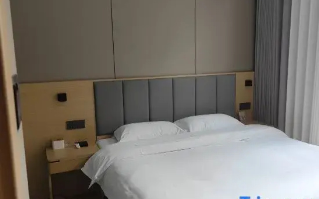 UU Smart Hotel (Taiyuan High-Speed Rail South Station East Square)