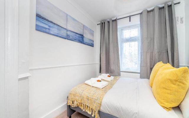 Autonomous 2 BDR apartment with Garden and Parking