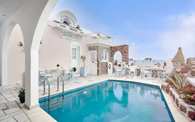 Merovigliosso Studios and Apts.