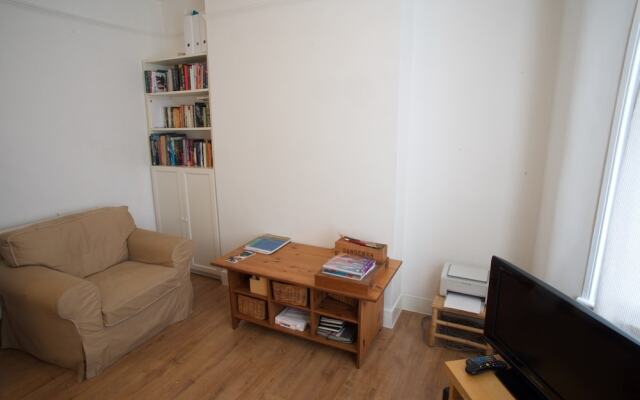 Victorian Flat In Homerton