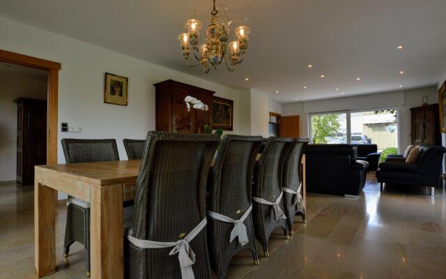 Spacious villa in Zingem with garden