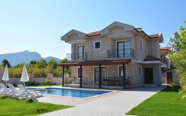 Stunning 4-bed Villa Konak Private & Pool