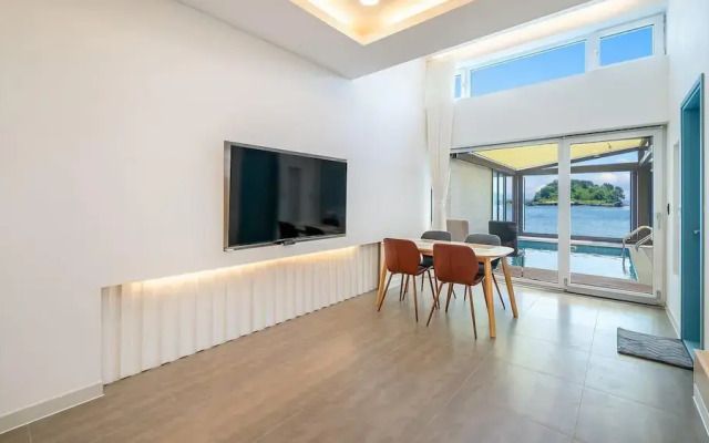 Changwon 055 Poolvilla