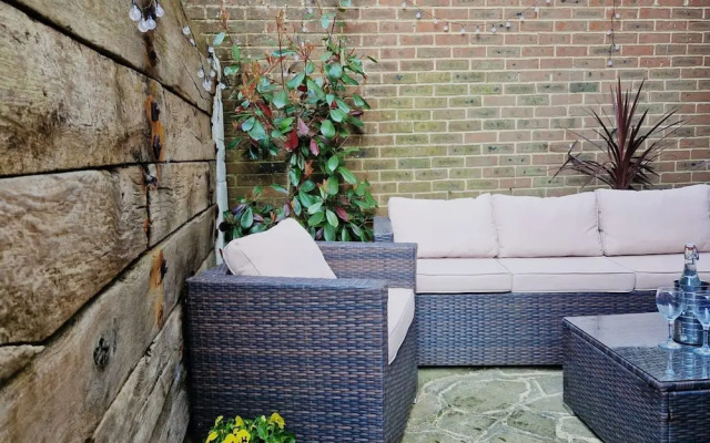 Large Family Getaways Metres From the Beach