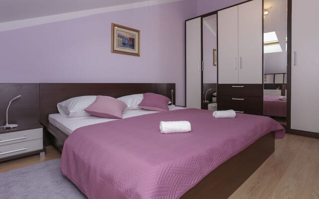 Modern Apartment in Kaštel Lukšic With Sea Nearby