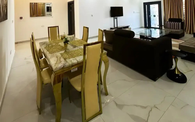 2BR Apartment With Pool and Wifi Near Airport