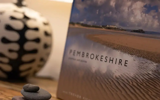 Windermere House - Sea Views Close to Harbour