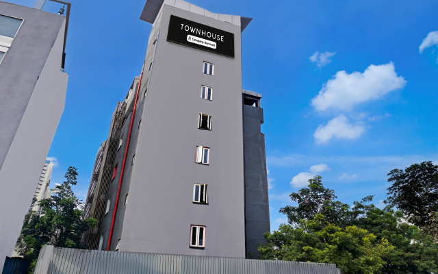 Super Townhouse Balewadi High Street