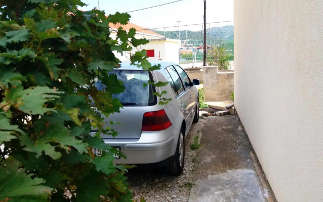 Apartments by the sea Vinisce, Trogir - 5229