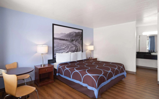 Super 8 by Wyndham Dunnigan